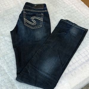 Silver Suki Mid-rise Baby Boot Jeans. 28 x 35